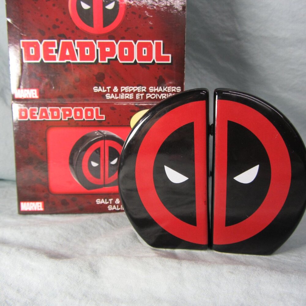 3 for $40 - deadpool Marvel salt & pepper shakers NIB ML03728 (w2715)
